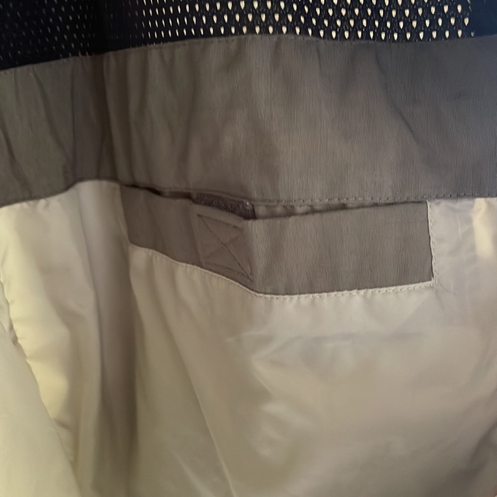 Nice waterproof lightweight - Picture 4 of 8